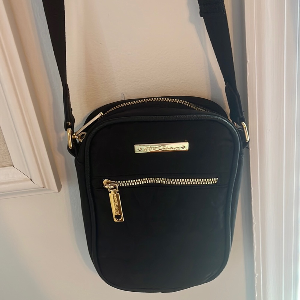 Black purse skull print crossbody